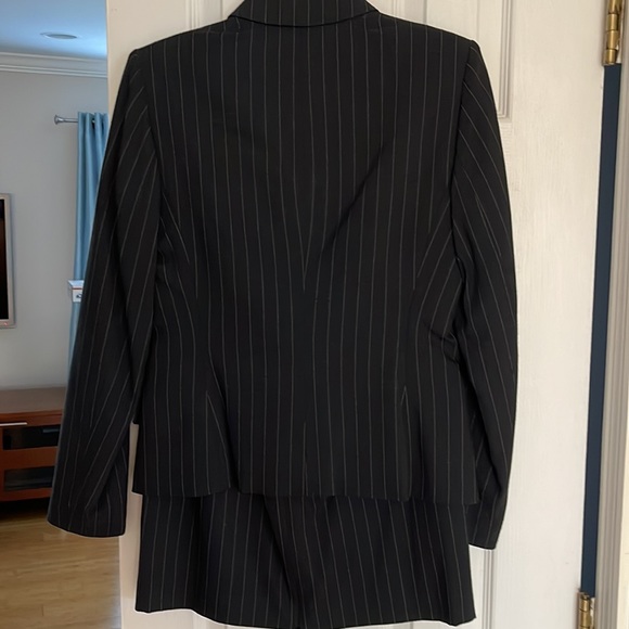 Anne Klein Blue pencil skirt suit, white pin stripe 2 button jacket - Picture 8 of 16